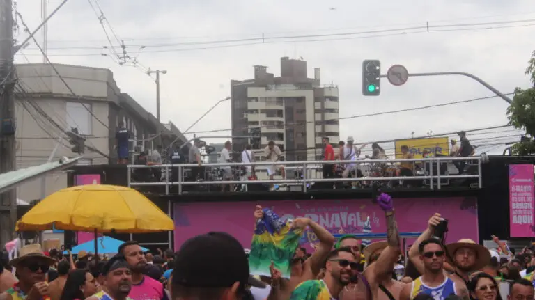 Rafael Barreto destaca repertório e celebra energia do público no Pré-Carnaval de Paranaguá