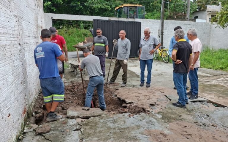Após fortes chuvas, Prefeitura acelera força-tarefa na Ilha dos Valadares para recuperar ruas e drenagem