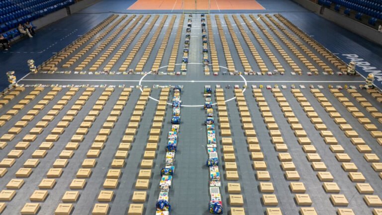 Prefeitura inicia entrega de 1.900 kits escolares e Chromebooks para escolas de ensino integral em Paranaguá