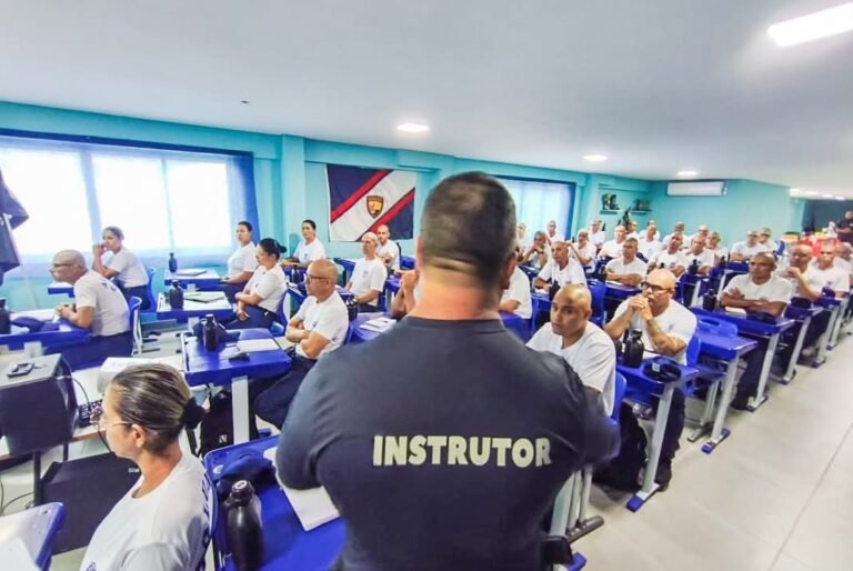 Futuros Guardas Municipais recebem treinamento de Defesa Pessoal Policial em Paranaguá