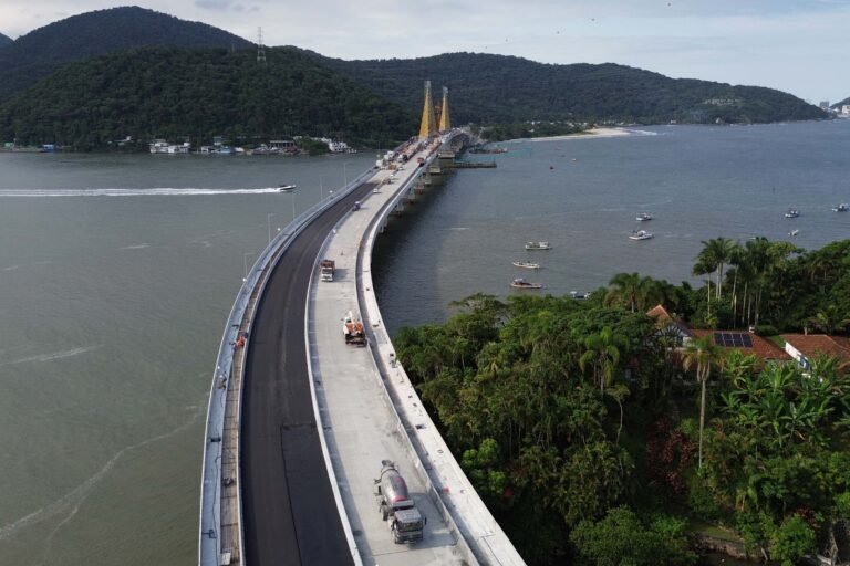 Começam obras de pavimentação do tabuleiro da Ponte de Guaratuba