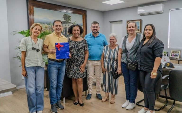 Prefeito Adriano Ramos recebe professores para discutir melhorias na Educação Especial em Paranaguá