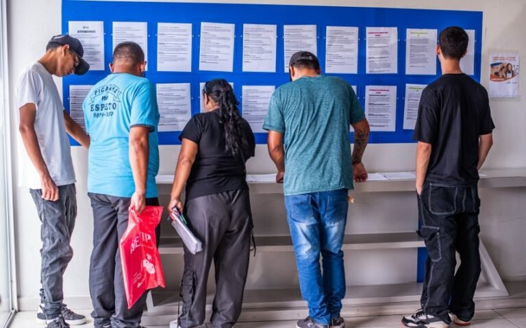 Feirão de Empregabilidade reúne empresas e oferece 177 vagas de trabalho em Paranaguá