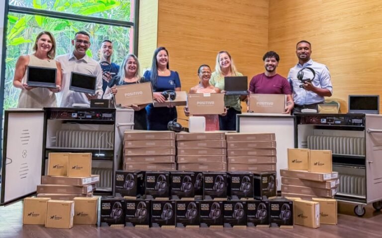 Escolas Municipais de Paranaguá recebem kits tecnológicos