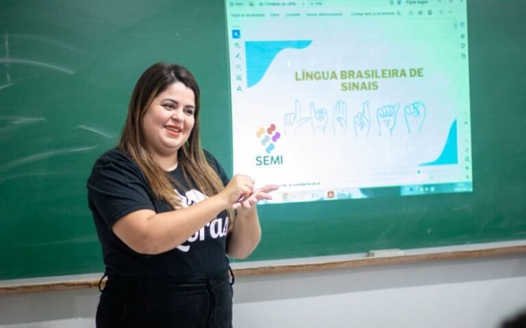 Paranaguá amplia inclusão com curso gratuito de Libras para a comunidade