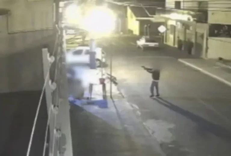 Adolescente mata três pessoas da mesma família em bar no Paraná; crime foi registrado por câmeras