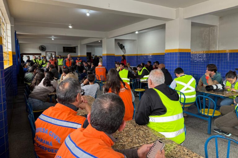 Simulado da Defesa Civil prepara moradores de Antonina para situações de inundação