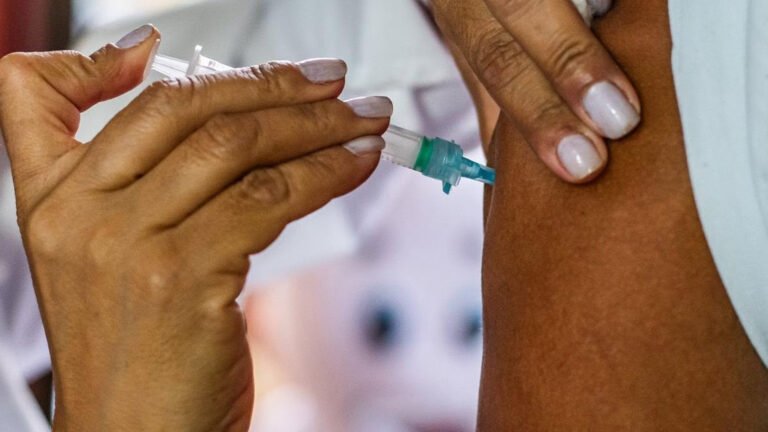 SAÚDE VAI INTENSIFICAR VACINAÇÃO CONTRA A GRIPE EM IDOSOS, GESTANTES E CRIANÇAS