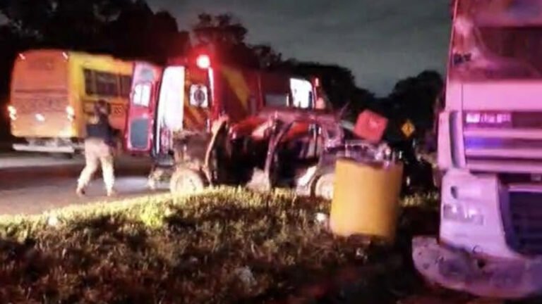VEÍCULO SAI DA PISTA E ACIONA RESGATE NA BR-277, EM PARANAGUÁ