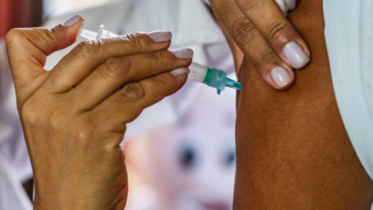 PARANAGUÁ REALIZA 2º DIA D DE VACINAÇÃO CONTRA A GRIPE NO DIA 2 DE JULHO