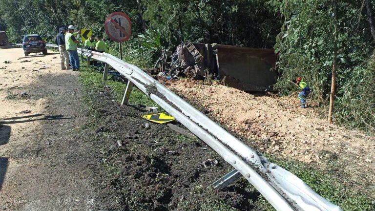 MOTORISTA DE CAMINHÃO MORRE EM GRAVE ACIDENTE NA BR-277, EM MORRETES