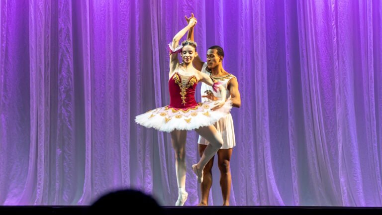 GALA BOLSHOI ENCANTA O PÚBLICO COM ESPETÁCULO GRATUITO EM PARANAGUÁ