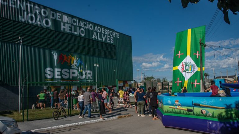 PARANAGUÁ ENTREGA CENTRO DE INICIAÇÃO AO ESPORTE REVITALIZADO NO JARDIM ESPERANÇA