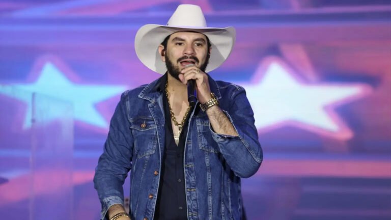 LOUBET LEVANTA O PÚBLICO EM SHOW DOS 378 ANOS DE PARANAGUÁ