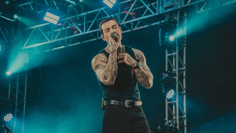 LUCAS LUCCO ARRASTA MULTIDÃO NA FEJUPA E FAZ SHOW MARCANTE EM PARANAGUÁ