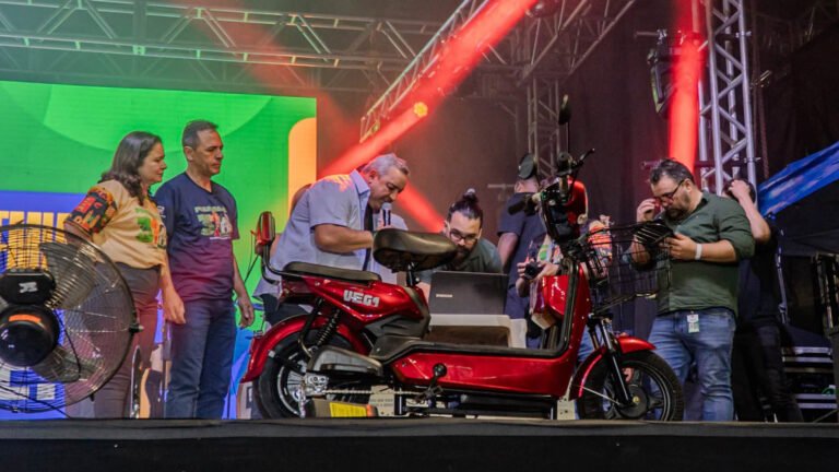 ANIVERSÁRIO DE PARANAGUÁ PREMIA CONTRIBUINTES COM CARRO, MOTOS ELÉTRICAS E R$ 10 MIL