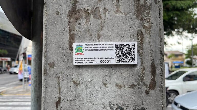 PARANAGUÁ INSTALA QR CODES EM POSTES PARA FACILITAR PEDIDOS DE MANUTENÇÃO